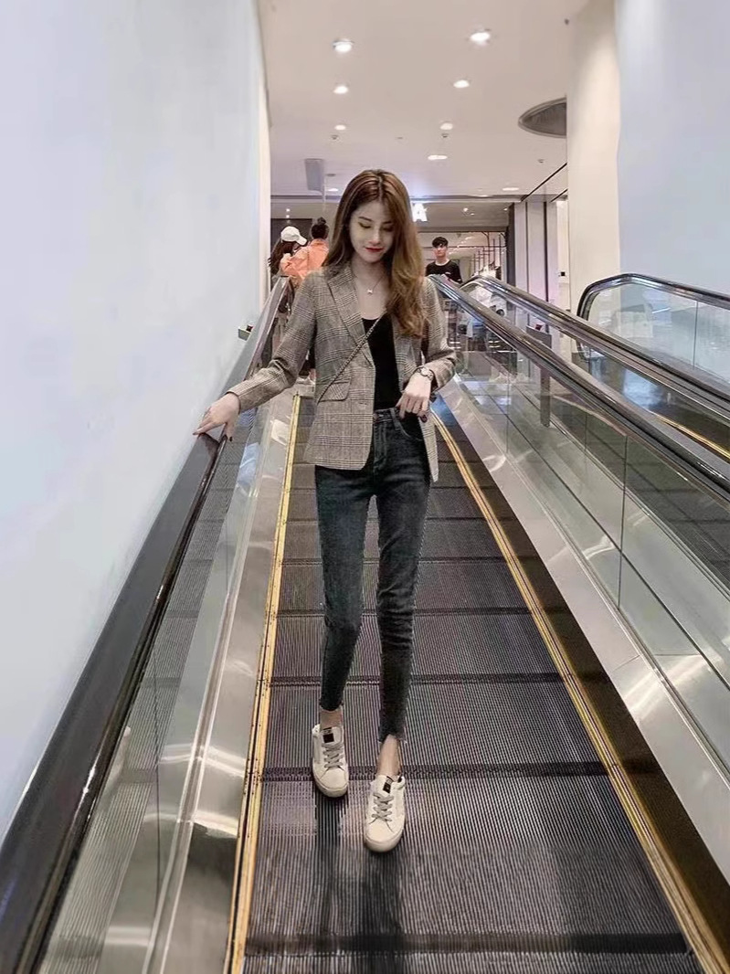 T321Contemporary Korean Casual Suit: Versatile Mid-Length, Double-Breasted Design for Seasonal Wear