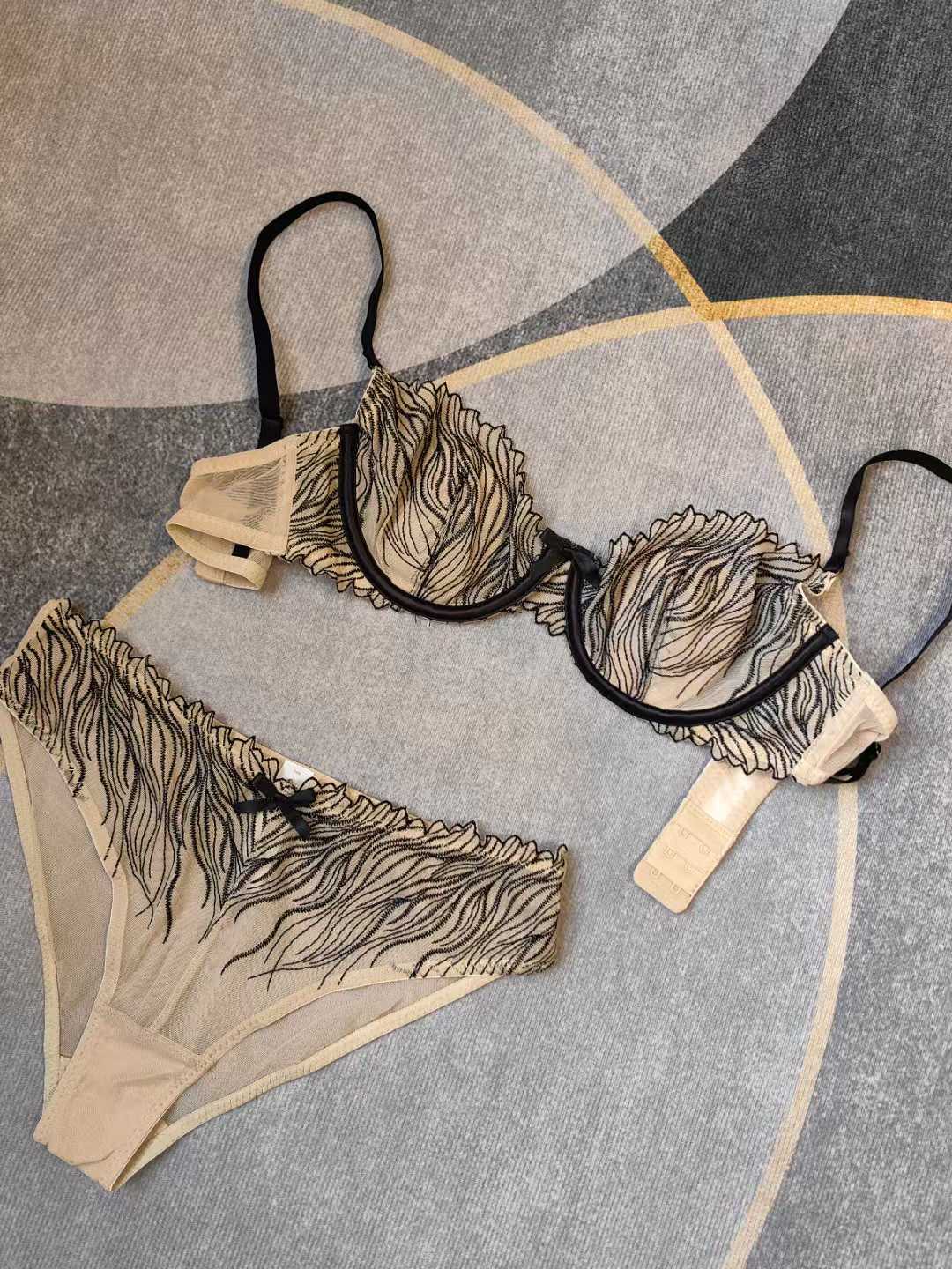 French sexy lingerie leopard print ultra-thin rabbit ear cup bra with large chest and small steel support bra set 250315