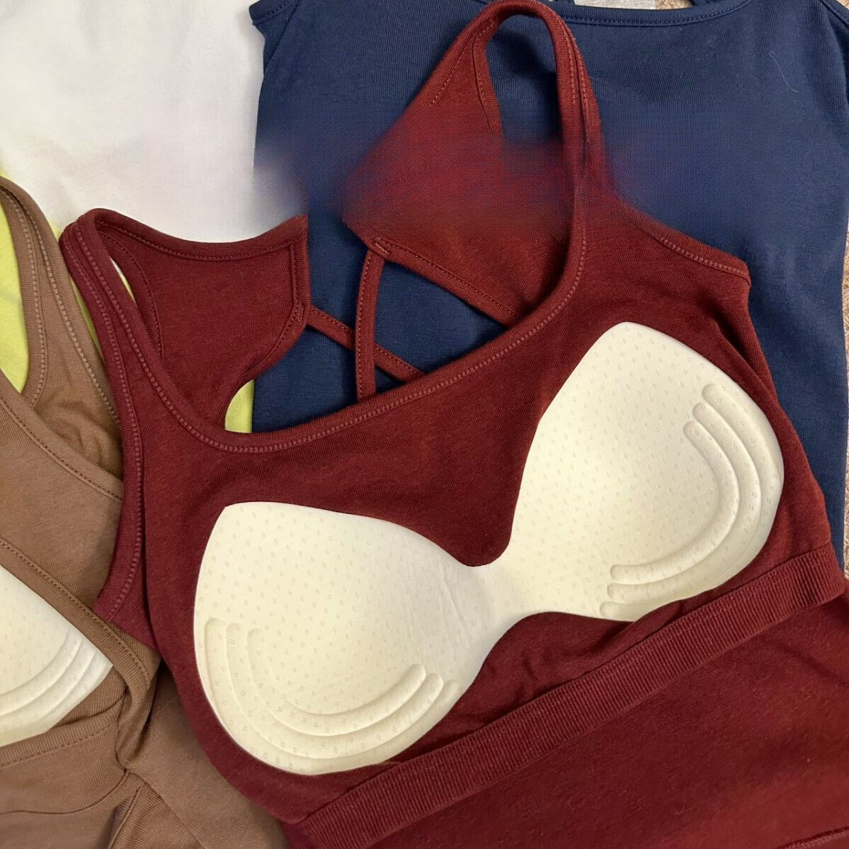 2025 New Designer Tank Top Fake Butterfly Bow Hollow Strap Fixed Cup Splicing Color Comparison Slim Bottom Tank Top