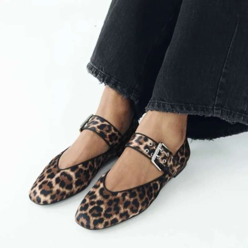 2025 Fall New French Pointed Lace-Up Mary Jane Flat Square Toe Shallow Leopard Print Retro Formal Shoes atos De Mujer