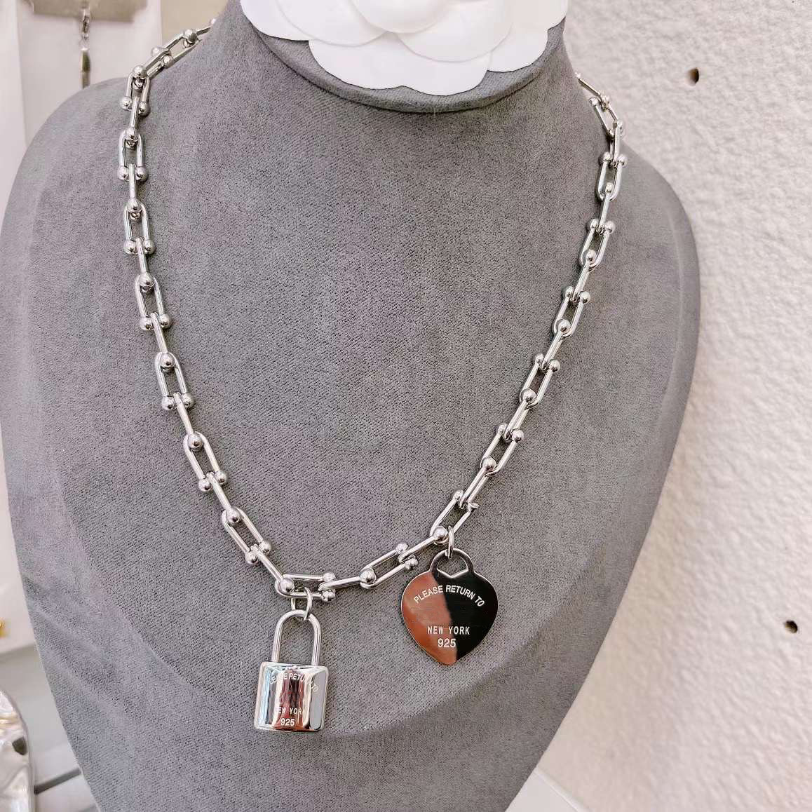 Luxury Designer Necklaces Bracelets Thick Chain Heart And Lock Pendant Necklace Stainless steel Fashion Jewelry Sets For Women Girls