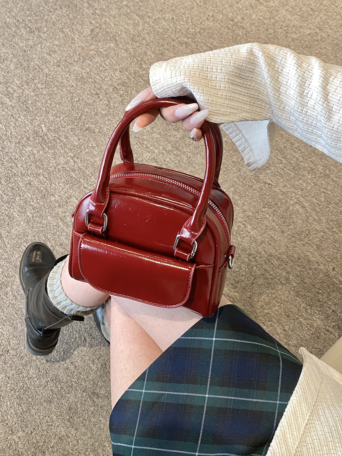 2025S Fashion Designer Advanced Red For Women New Fashionable And Versatile Crossbody Popular Handheld Small Square Bag