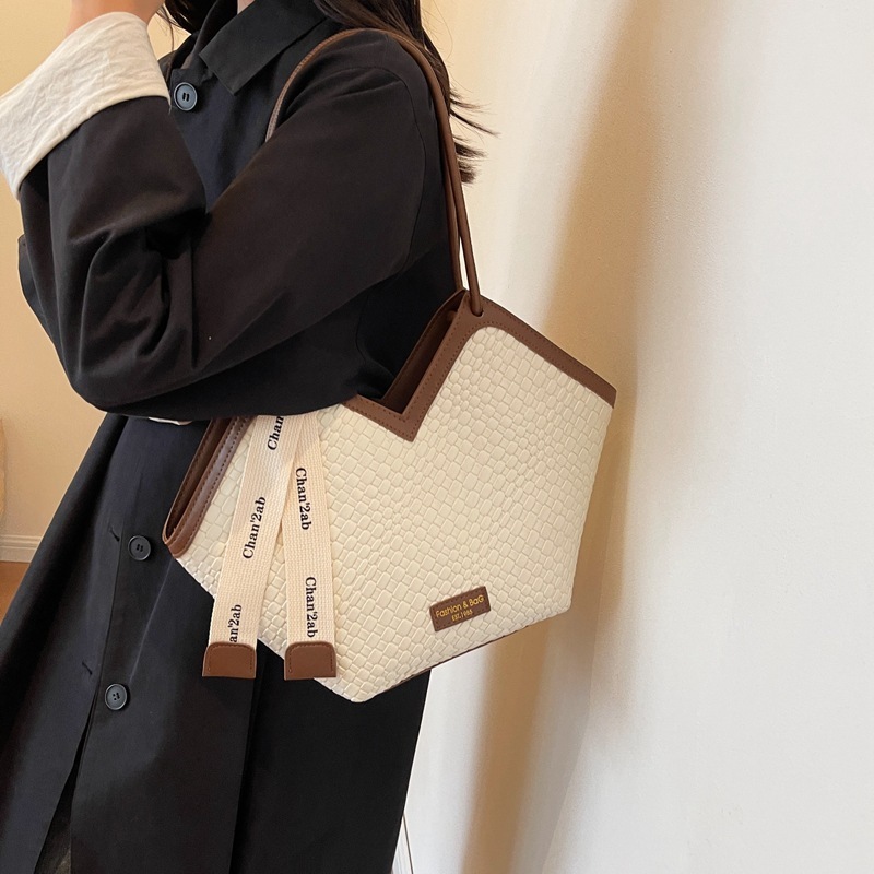 2025S Fashion Designer Large Capacity For Women In New Autumn High End Commuting Work Single Shoulder Bag Class Tote Handbag