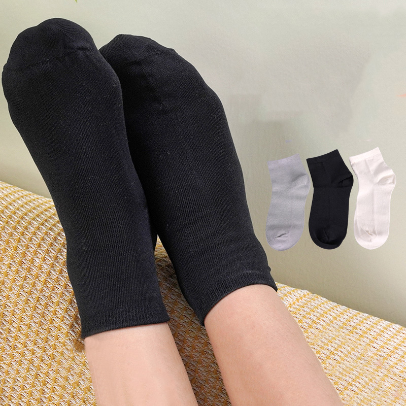 Unisex Casual Crew Socks Made of Breathable Material - Perfect for Everyday Wear