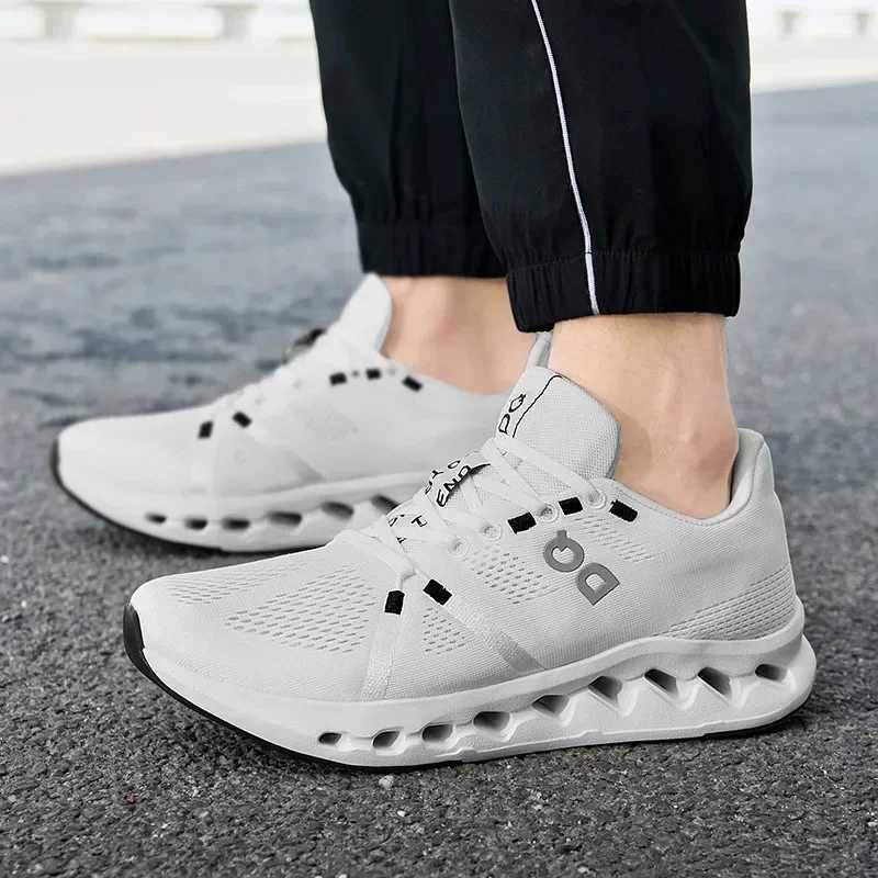 Summer Hot Selling Fashionable Cushioning Running Shoes Comfortable and Breathable Sports ShoesC250403