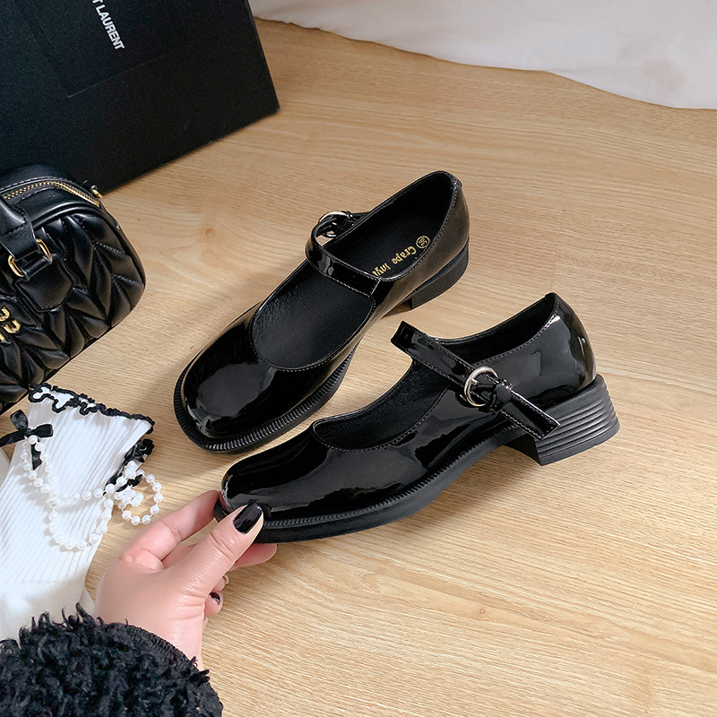 2025 New Manga Girl Square Head Thick Heel Single Button Mary Jane Designer Fashion Single Shoes Women's Small Leather Shoes