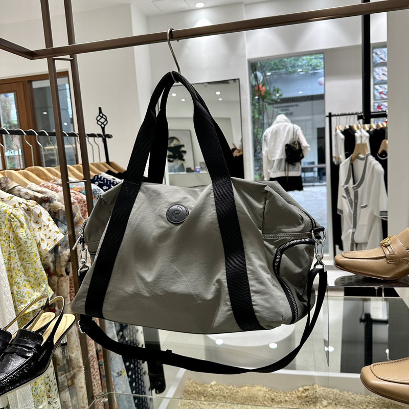2025S Fashion Designer Travel Women S Short Distance Large Capacity Luggage Fitness Bag Men S Fashionable Handbag Casual Commuting Crossbody Storage