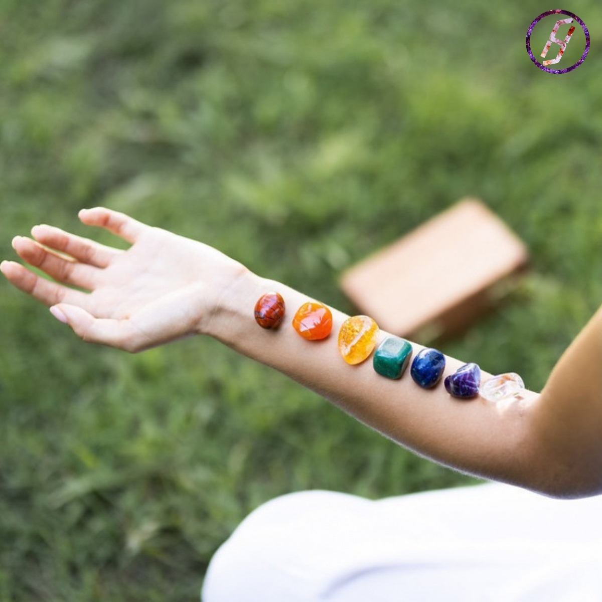 Natural Crystal 7 Color Gemstone Crystal Ore Raw Stone Box Set 7 Chakra Healing Crystal Karmic Imprinting Gemstone Kits Mysterious Eastern Energy