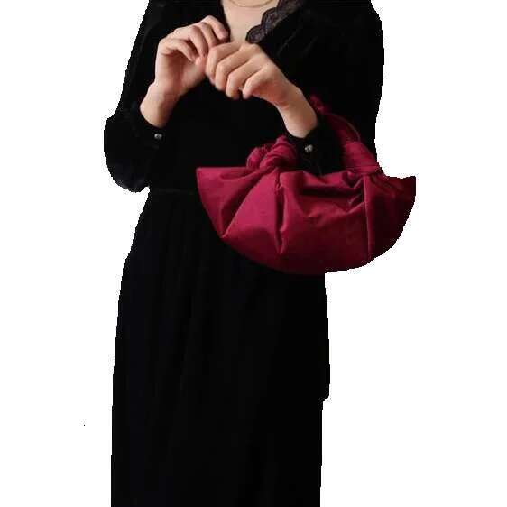 Single Shoulder Slant Dumpg 2024 Cloud-Wrapped Soft Leather Madame Silk Satin Bag Handbag Day Clutches Bags Purse