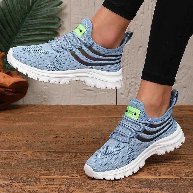 Womens grid sports shoes industrial casual style lightweight N-slip sole outdoor walking training basketball sports shoesXJ250324