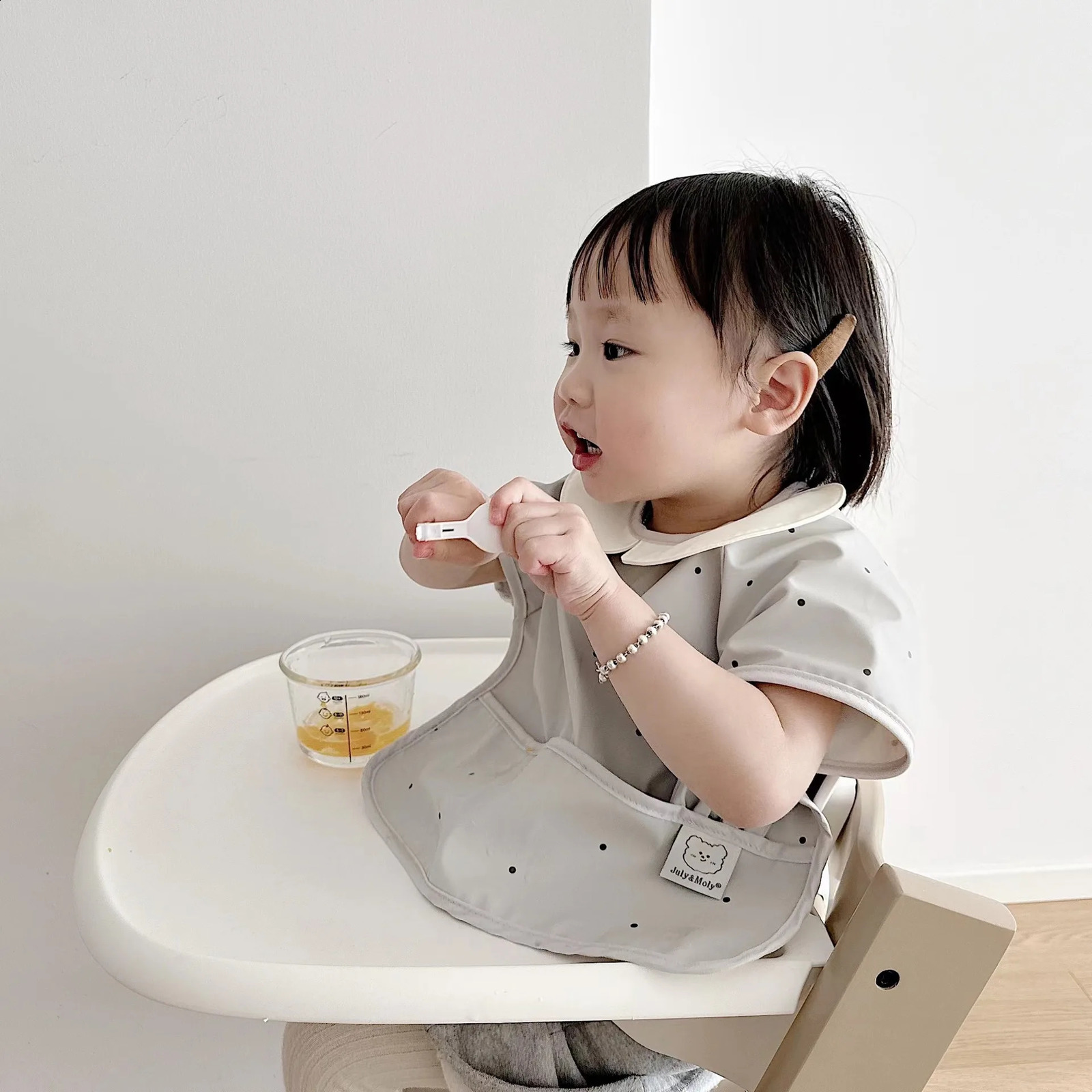 Baby bib soft waterproof eating clothes bib sleeveless cartoon printed dustproof feeding clothing for young childrens products 250324