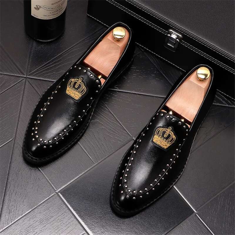 New Royal Style Men Handmade Embroidery Crown Pattern Exotic Designer Loafers FashionBrand Casual Wedding Dress Shoes
