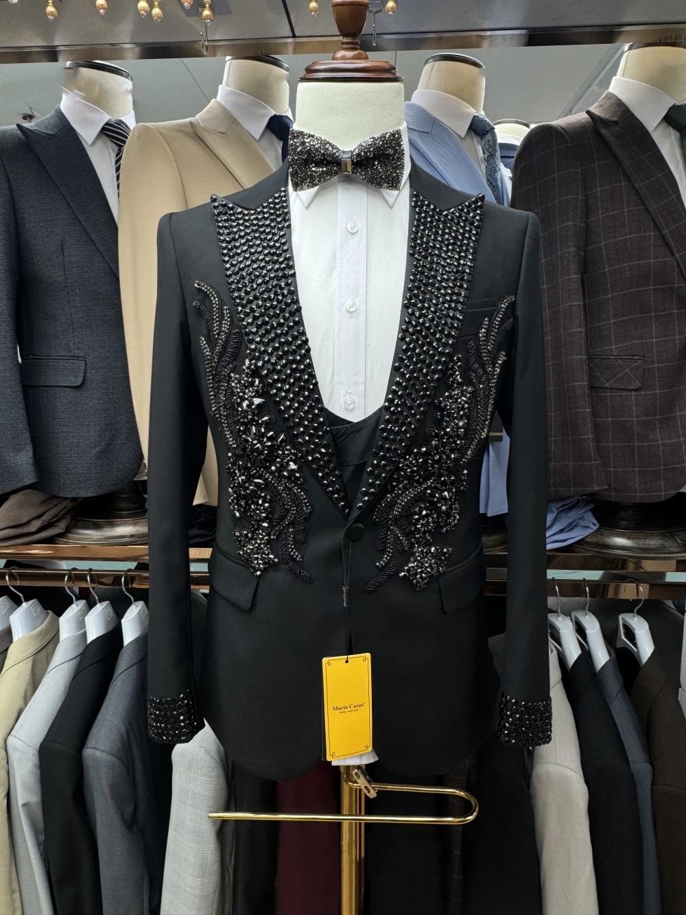 Men Suits for Wedding Appliques Beaded Tailor-Made Peaked Lapel Suit Tuxedos 2 Pieces Set One Button Groom Blazer Coat+Pants Prom Party Formal Occasio