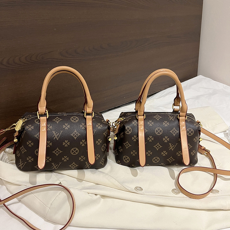Free shipping 2025 new designer women bag Shoulder Bags Bowling Bag Fashion commute Printed elegant underarm bag messenger bag