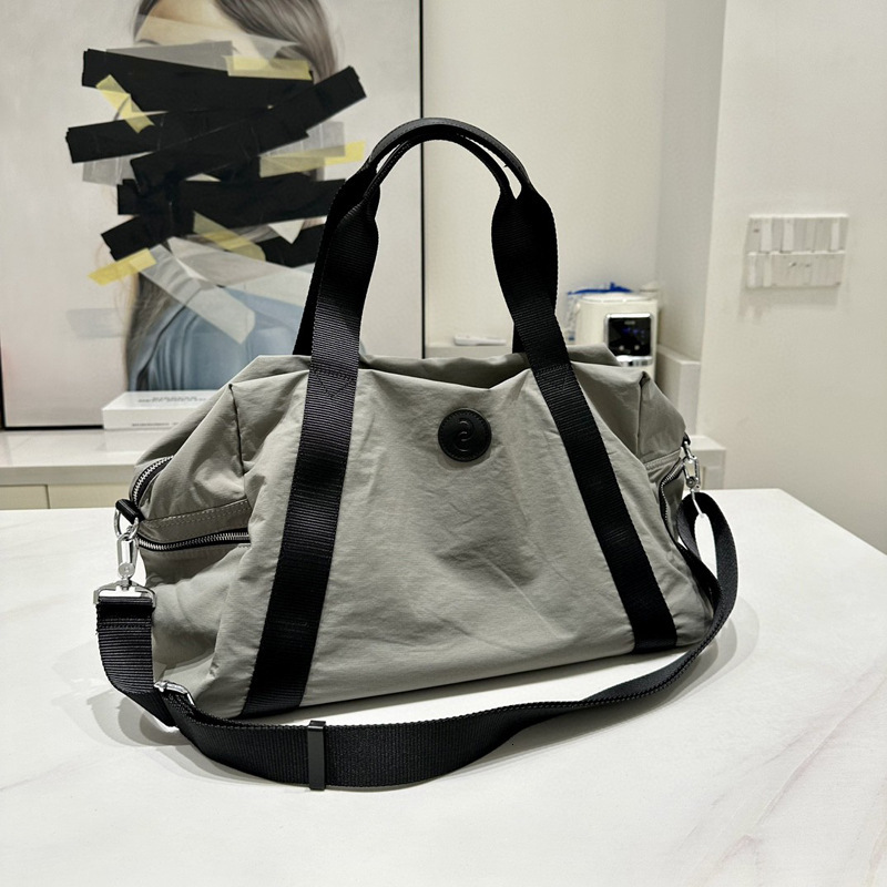 2025S Fashion Designer Travel Women S Short Distance Large Capacity Luggage Fitness Bag Men S Fashionable Handbag Casual Commuting Crossbody Storage