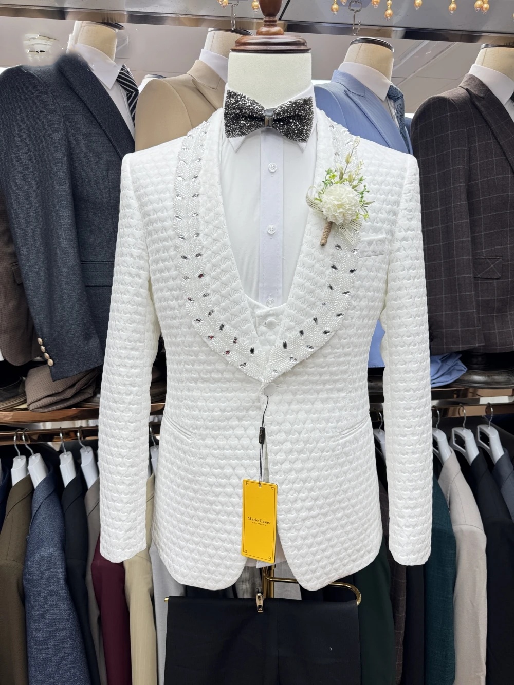 Men Wedding Suits Modern Tailor-Made Shawl Lapel Suit Tuxedos 3 Pieces Set Crystal Beading Groom Blazer Coat+Vest+Black Pants Prom Party Formal Occasi