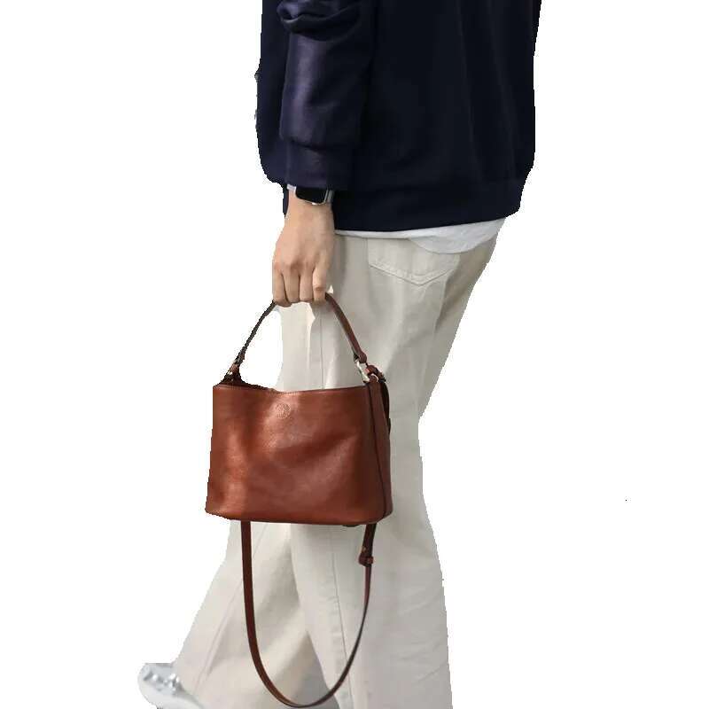 2024 New Arrival Genuine Leather Crossbody Bucket Bags Women Retro Small Handbag Soft Shoulder Bag