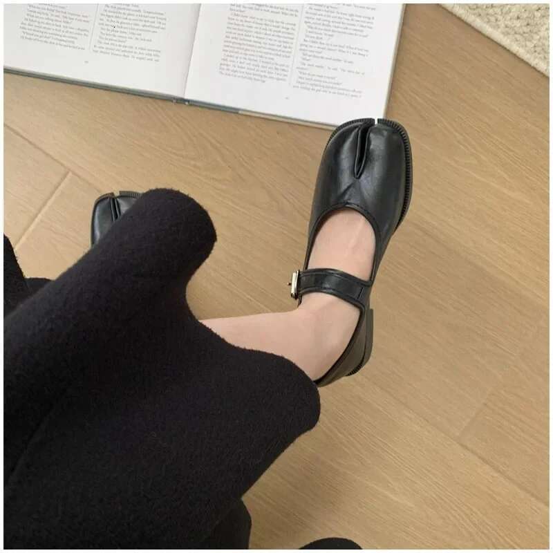 Women Tabi Ninja Flats Split Toe Mary Janes Moccasins Black Leather One Word Buckle Shoes Solid Brief Ladies Loafers+free Socks