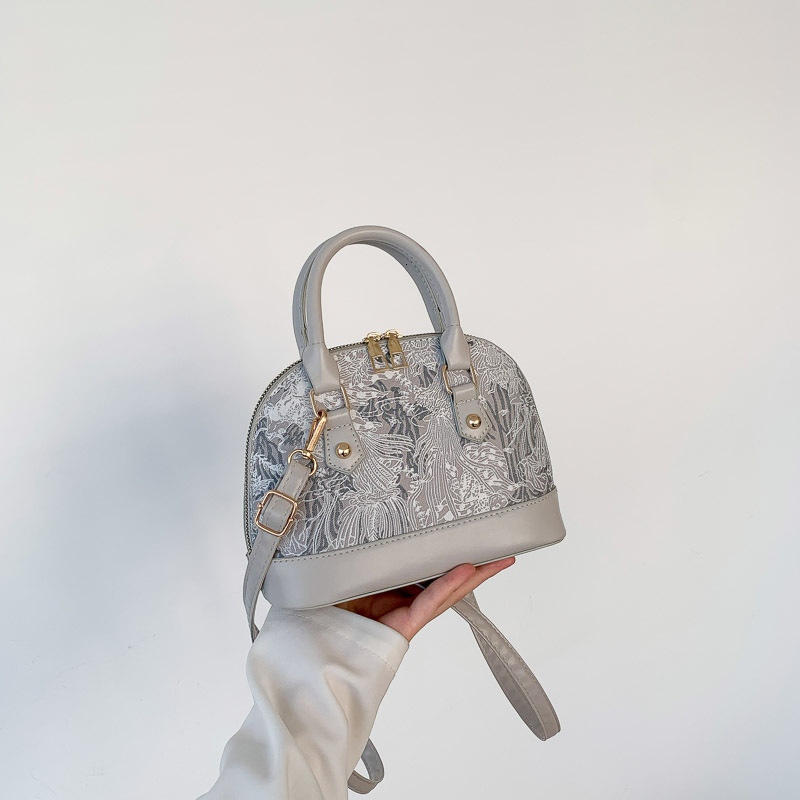2025S Fashion Designer This Year S Fashion Is Simple Handbag Summer Women S Gentle Temperament Shoulder Crossbody Bag Shell Bag Trend