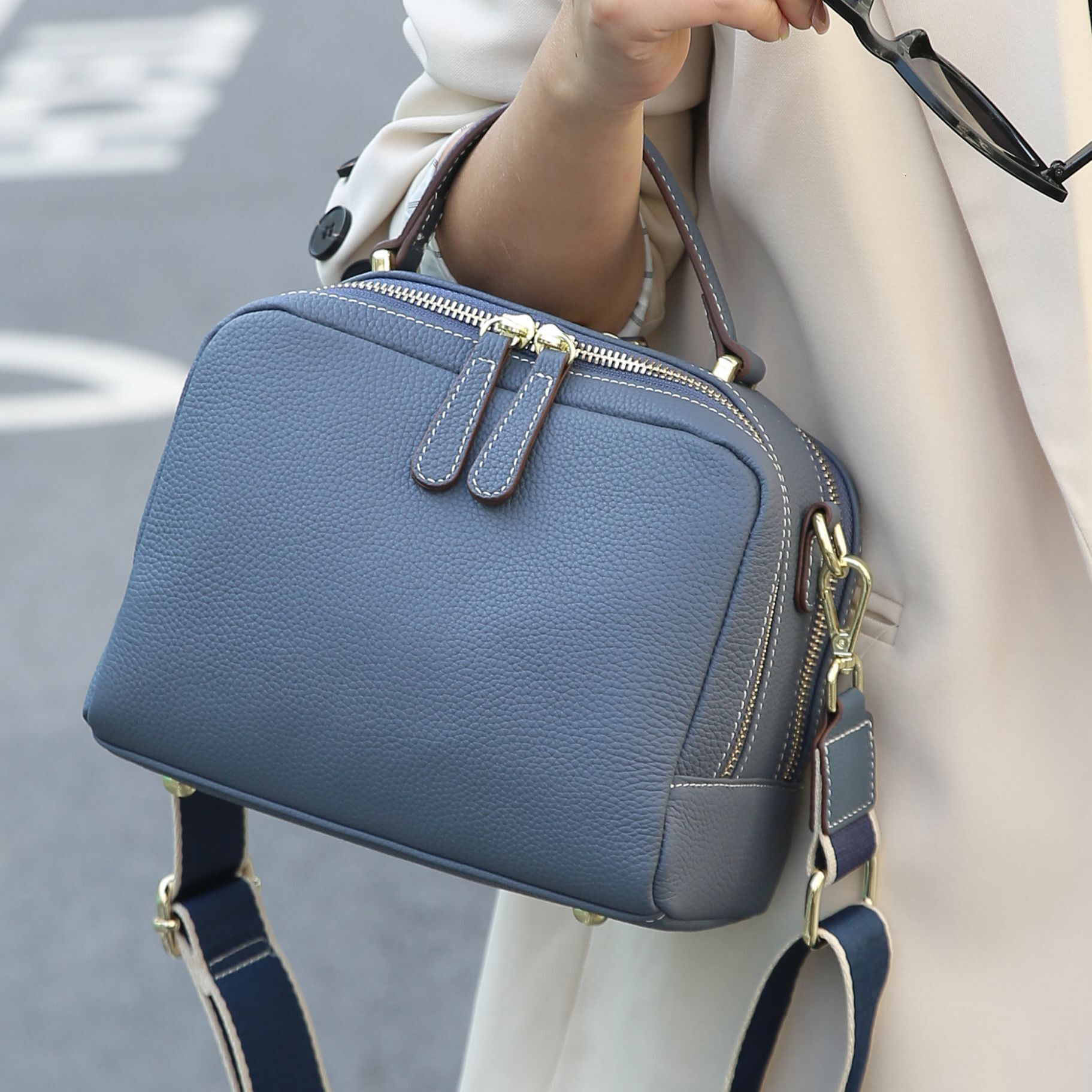 2025S Fashion Designer Head Layer Cowhide Handbag New Genuine Leather Women S High End Feeling Single Shoulder Diagonal Cross Bag Small Square Bag