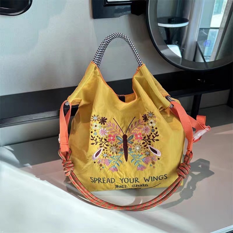 2025S Fashion Designer High Quality Homemade Ball Chain Environmentally Friendly Shopping With Fabric Embroidery And Hand Held Nylon Canvas Bag