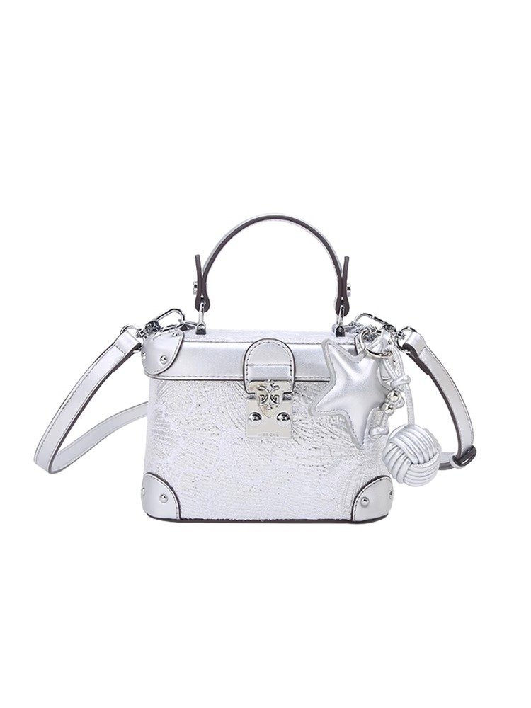 Show 2025 Small Handbag with Delicate Lace Like Pattern and High Quality Metal Hardware Women Handbag is Suitable for Evening Party