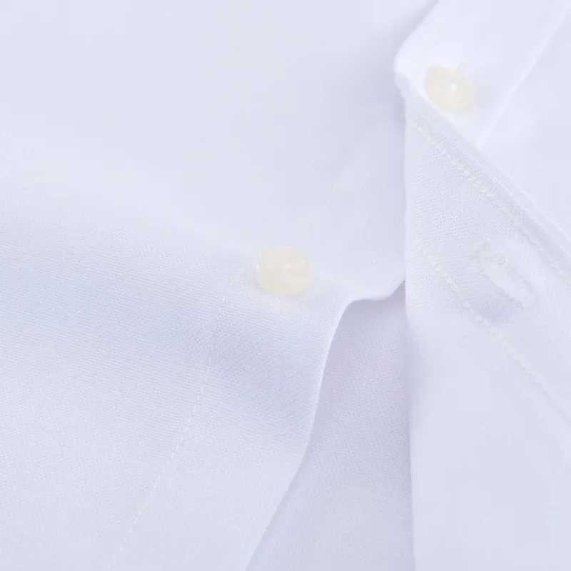 Mens fashion long sleeved solid Oxford shirt with single patch pocket casual fit button down collar shirt X2503241