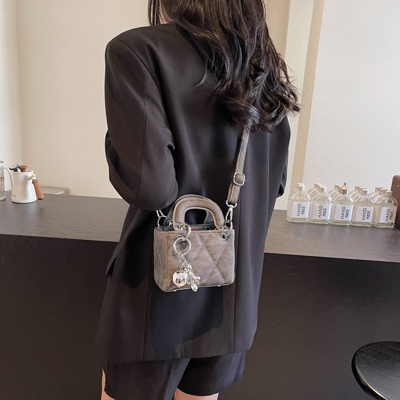 2025S Fashion Designer Light Luxury Banquet Handbag For Women New Stylish Versatile Daifei Bag High End Feeling Diamond Grid Single Shoulder Crossbody