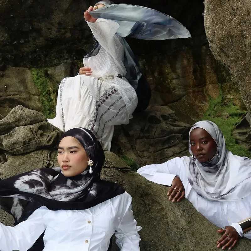 Watercolor printed pattern breathable lightweight soft cotton synthetic silk adhesive woven pattern Muslim gauze headscarf X250324