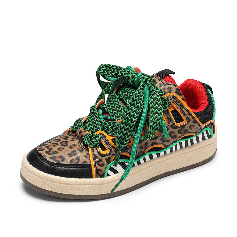 2025 new large women's leopard print color blocking board lace up bread shoes, low top flat bottom designer fashion casual sports shoes
