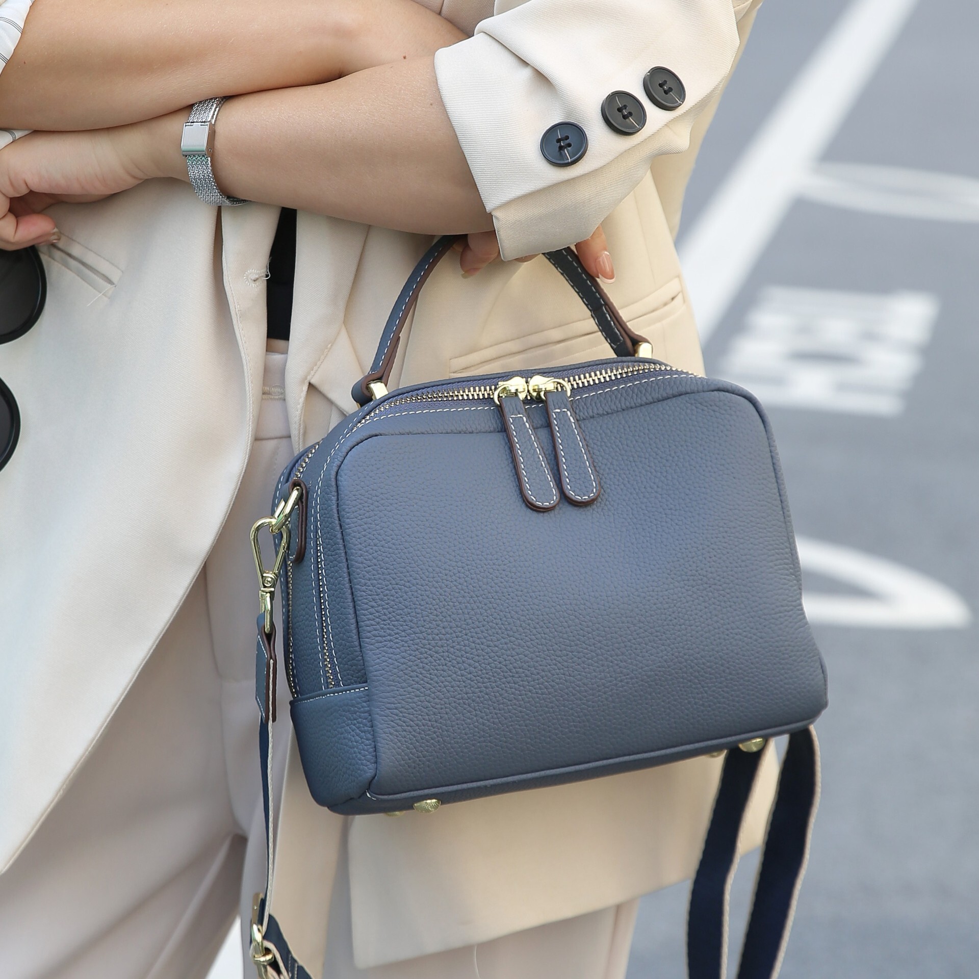 2025S Fashion Designer Head Layer Cowhide Handbag New Genuine Leather Women S High End Feeling Single Shoulder Diagonal Cross Bag Small Square Bag