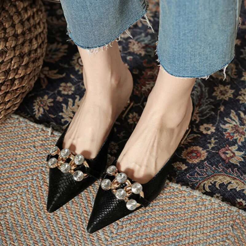 2025 New Baotou Middle Heel Sandals with Pointed Shallow Mouth Crystal Metal Buckle Soft Bottom Designer Fashion Anti slip Slippers