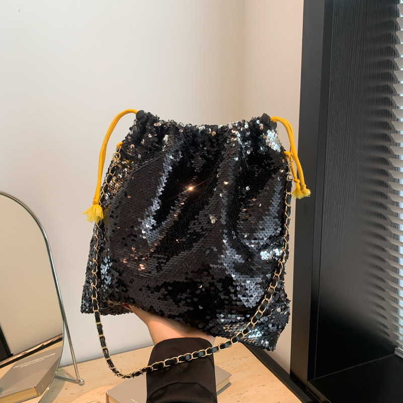 2025S Fashion Designer Bsgs Women S New Fashionable Shoulder Bug Chain Drawstring Tote Bright Film Crossbody Bag