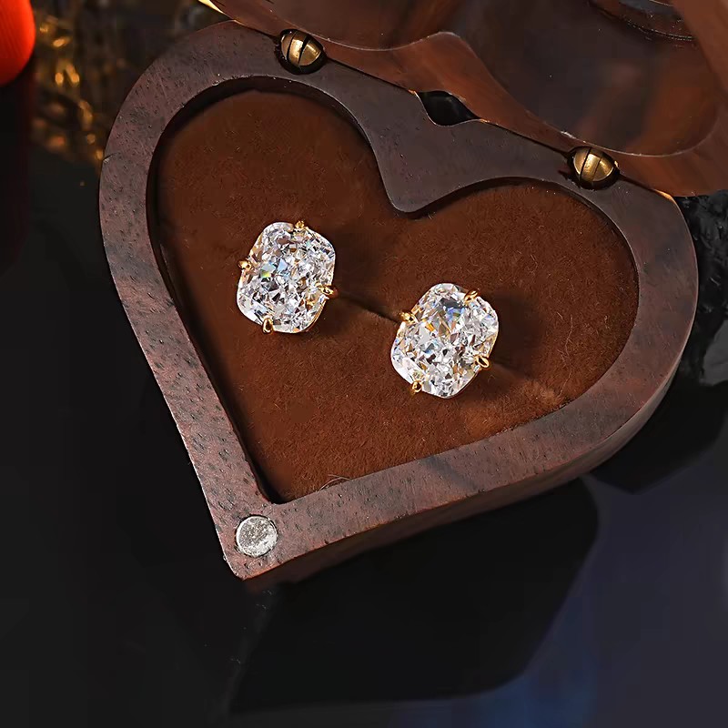 2025 Choucong Top Sell Stud Earrings Luxury Jewelry Sparkling Genuine 100% 925 Sterling Silver Cushion Shape White Moissanite Elegant Party OL Women E