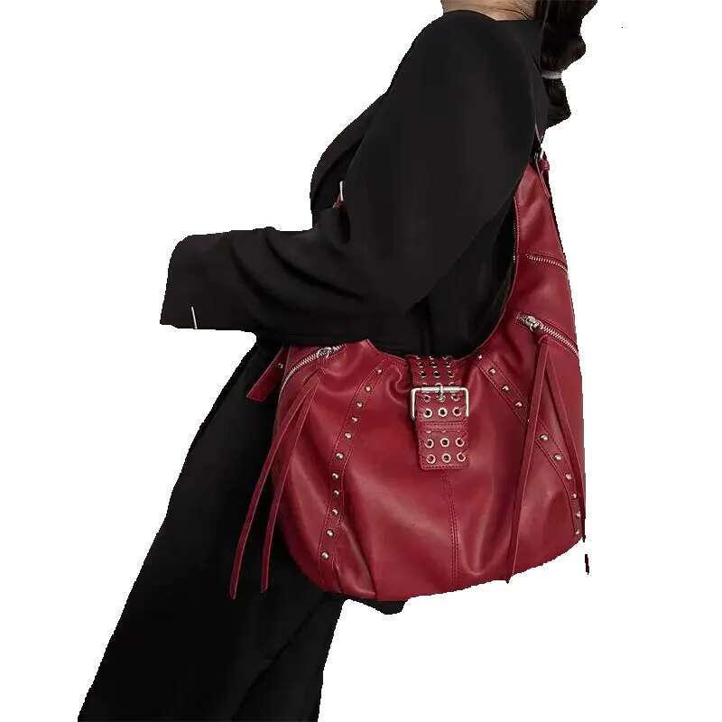 Brand Retro Motorcycle 2025 New Wax Leather Cool Croissant Bag Rivet Zipper Design Shoulder Crossbody Dumpg Armpit Bags