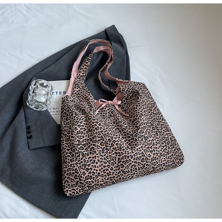 2025S Fashion Designer Korean Style Instagram Fashion Lazy Leopard Print Tote Large Capacity Underarm Shoulder Women S Casual Shopping Bag