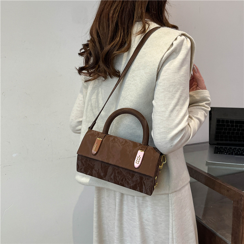 2025S Fashion Designer Single Shoulder Armpit Casual Crossbody Bag New Style Commuting Niche Handbag Versatile Bag For Women