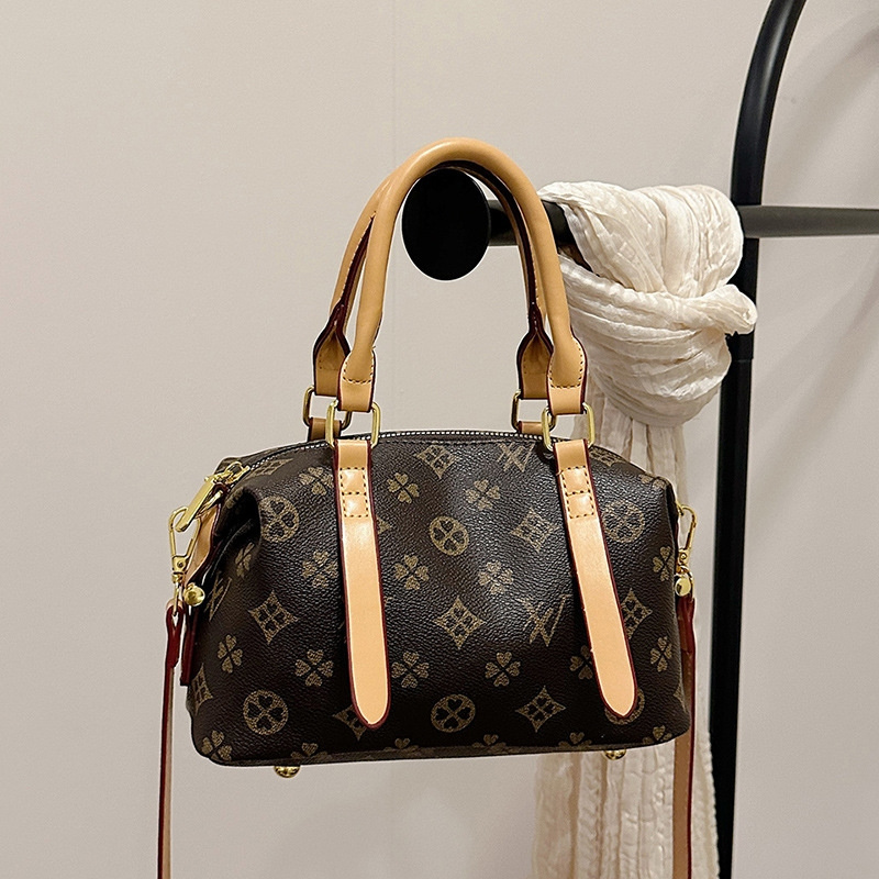 Free shipping 2025 new designer women bag Shoulder Bags Bowling Bag Fashion commute Printed elegant underarm bag messenger bag