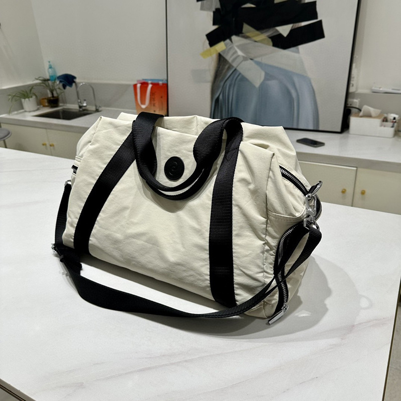 2025S Fashion Designer Travel Women S Short Distance Large Capacity Luggage Fitness Bag Men S Fashionable Handbag Casual Commuting Crossbody Storage