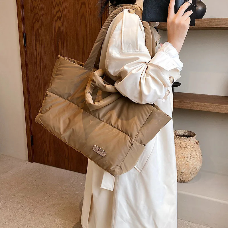 Fashion Plaid Padded Tote Bag Laptop bag Soft Puffy Women Handbags Nylon Down Cotton Shoulder Bags Warm Winter Female Purse 250314