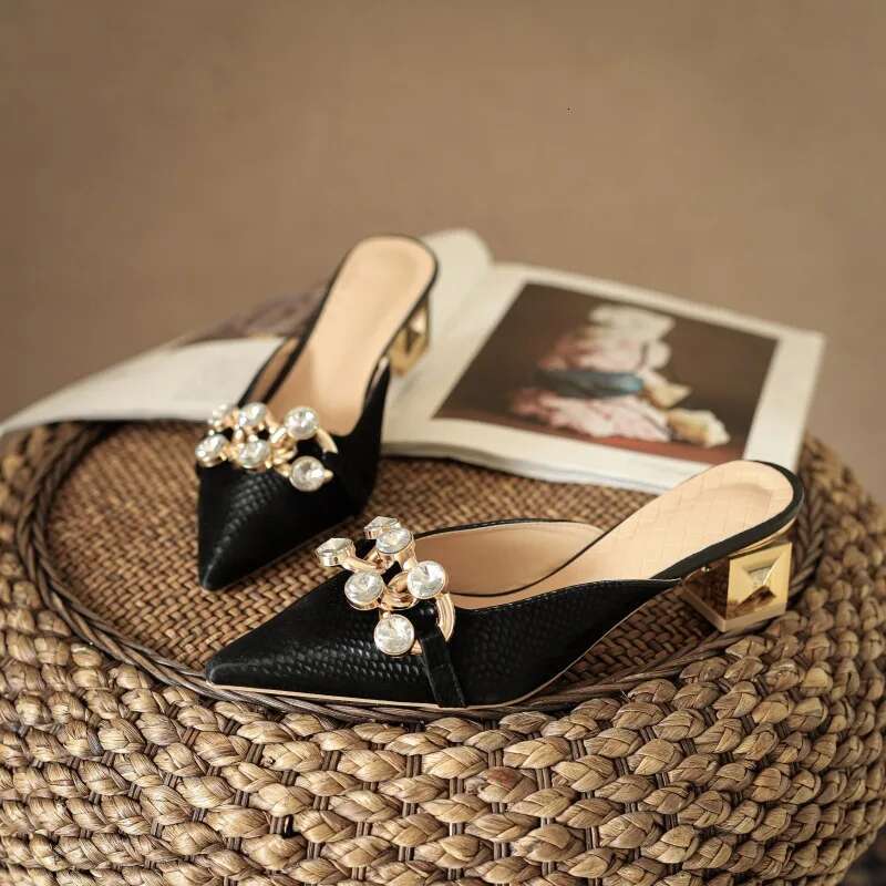 2025 New Baotou Middle Heel Sandals with Pointed Shallow Mouth Crystal Metal Buckle Soft Bottom Designer Fashion Anti slip Slippers