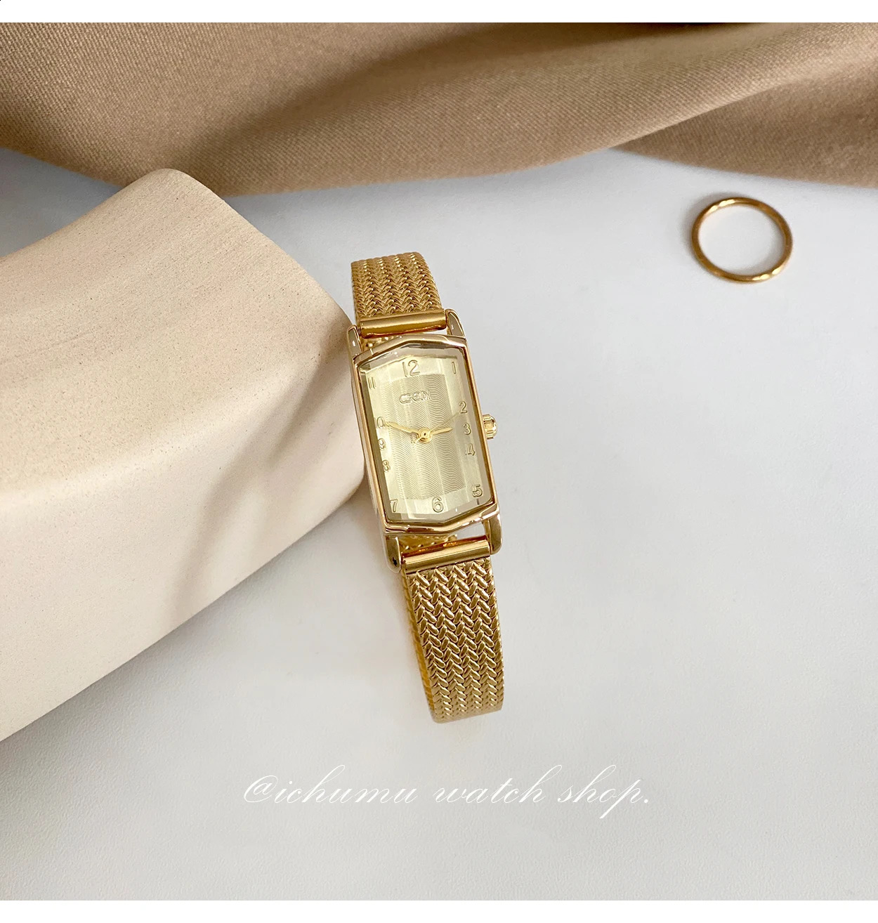 Retro gold watch for delicate rectangular dial womens waterproof quartz watch for women 250319