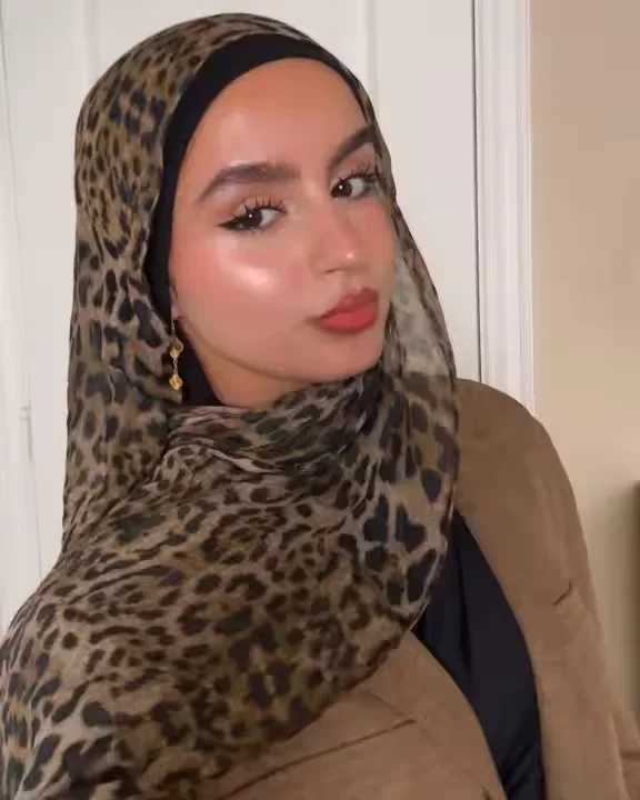 Fashion Voile adhesive knitted headscarf leopard print dragon Muslim shawl Exquisite headscarf text Islamic shawl X250324