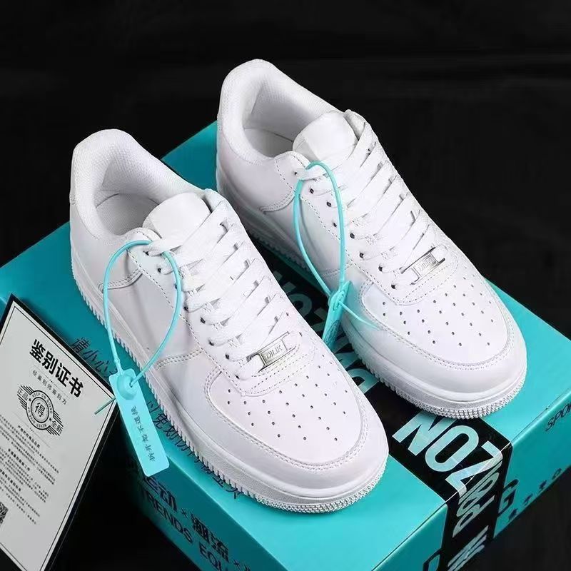 Fashionable and hot Comfortable Sneakers: Versatile Sof t-Sole Casual Spor ts Shoes
