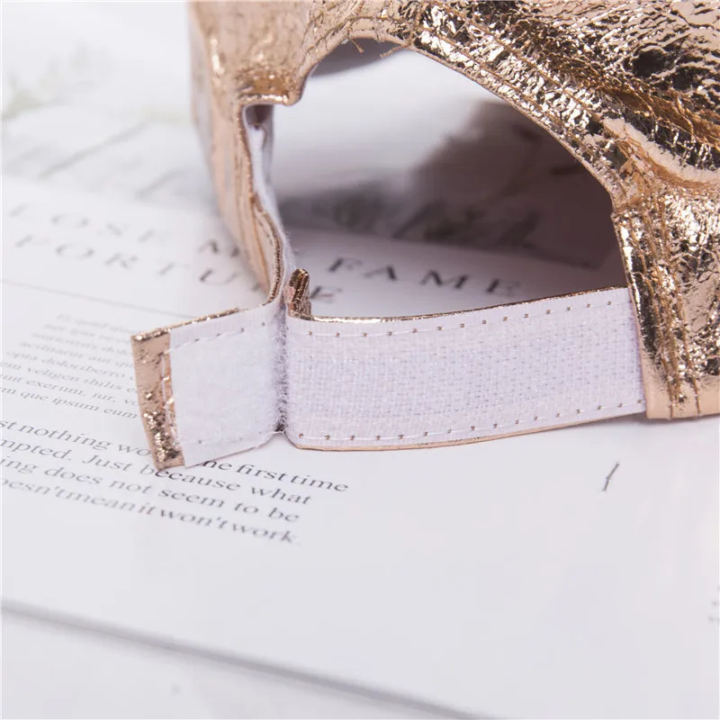 Fashion Trendy Mens and Womens Gold and Silver Champagne Sparkling Snaps Hat Unisex Outdoor Baseball Hat Gorro Adjustable 250322