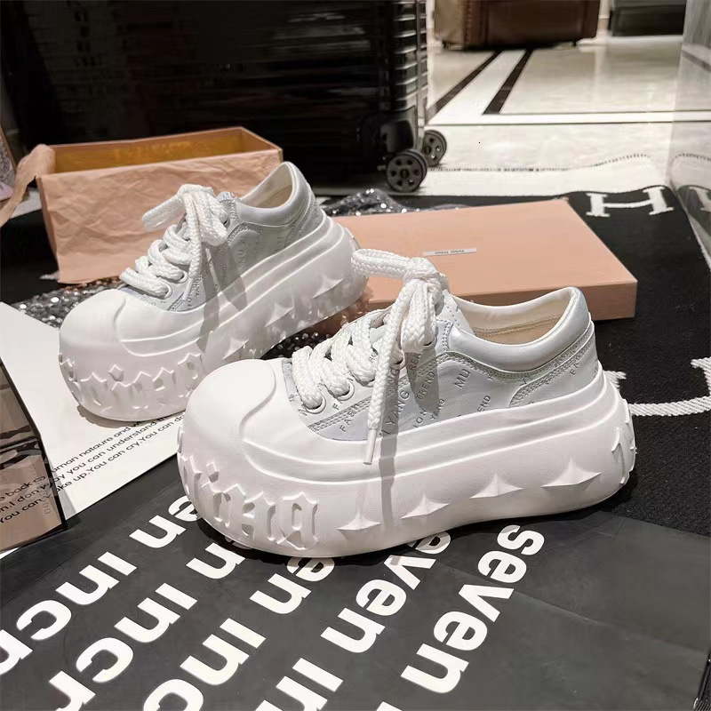 2025 New Pearl Polishing Gold Letter Thick Bottom Sponge Cake Casual Bread Dissolved Small 6cm Designer Fashion White Women's Shoes