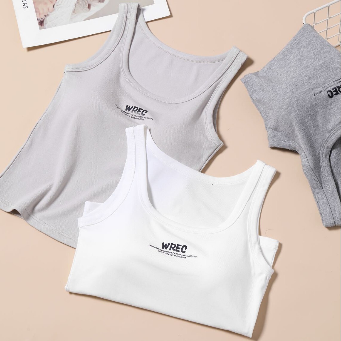 2025 Spring/summer New Tank Top Sexy Designer Fashion Fixed Chest Mat Outdoor Simple And Comfortable Beach Tank Top Skin Friendly And Beautiful Back B