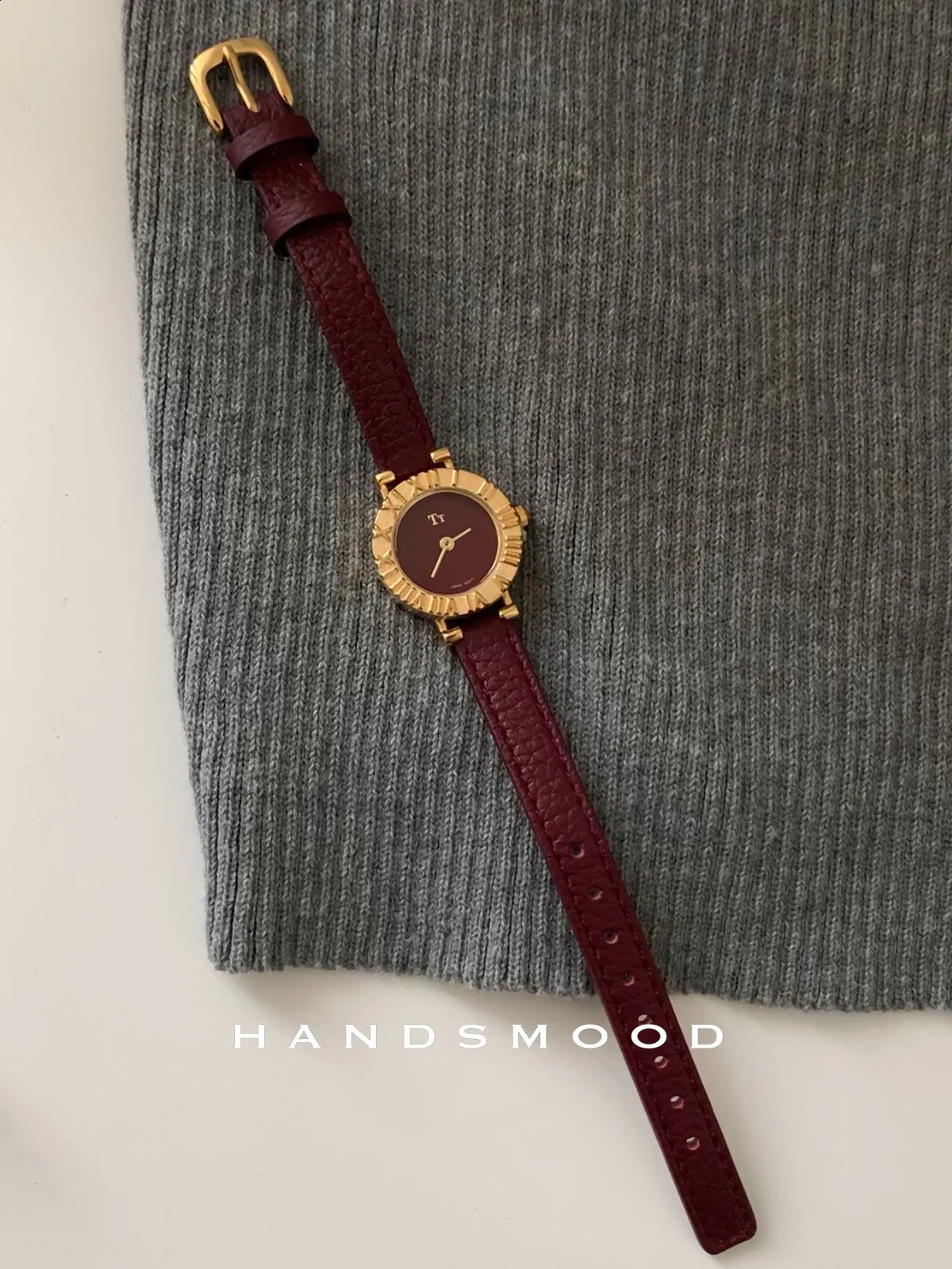 Genuine leather womens gift red retro womens watch small quartz watch 250319