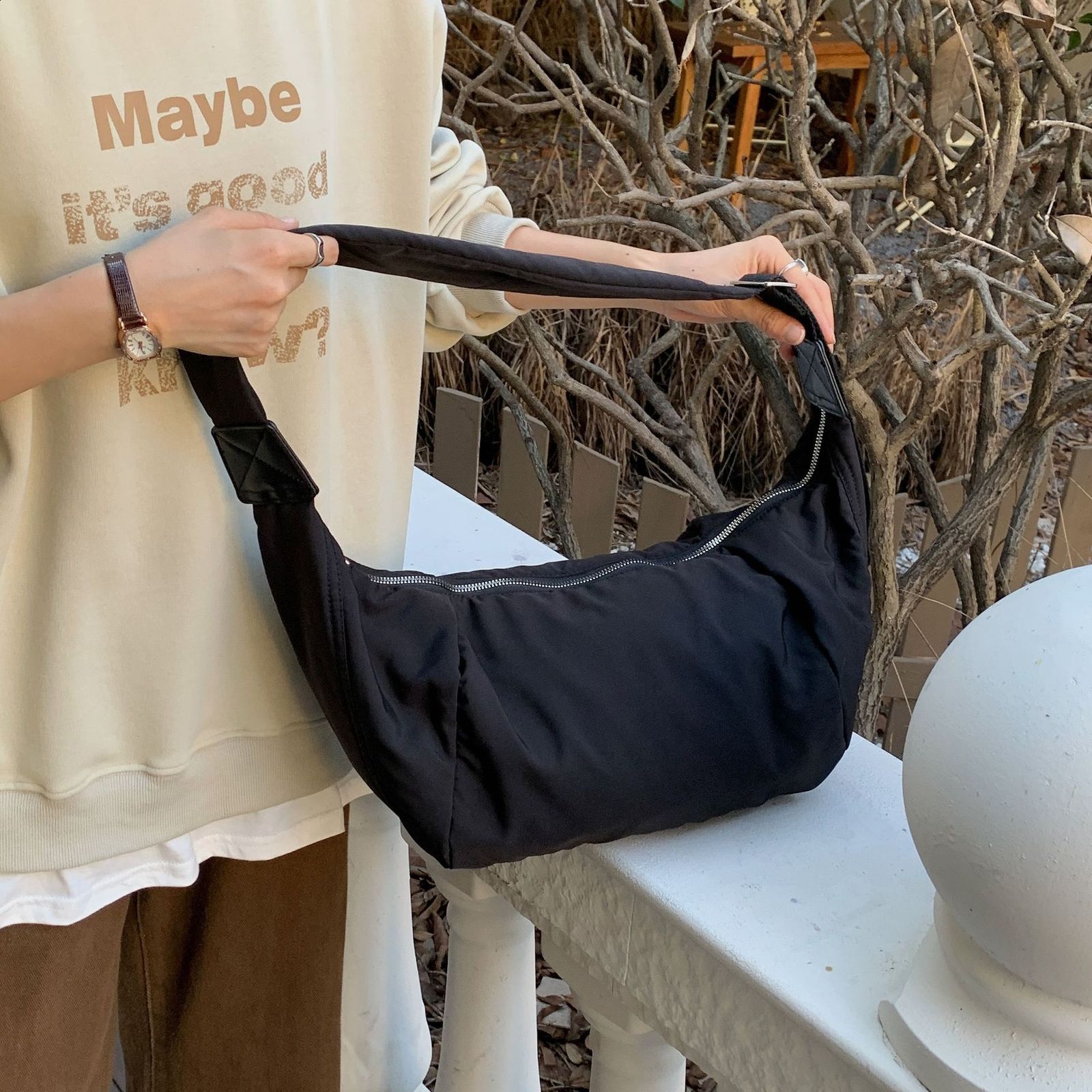 Muye Leather Cross Shoulder Bag for Women 2023 Autumn/Winter Large Capacity Dumpling Bag Down Cotton Simple and Versatile Shoulder Bag 241111