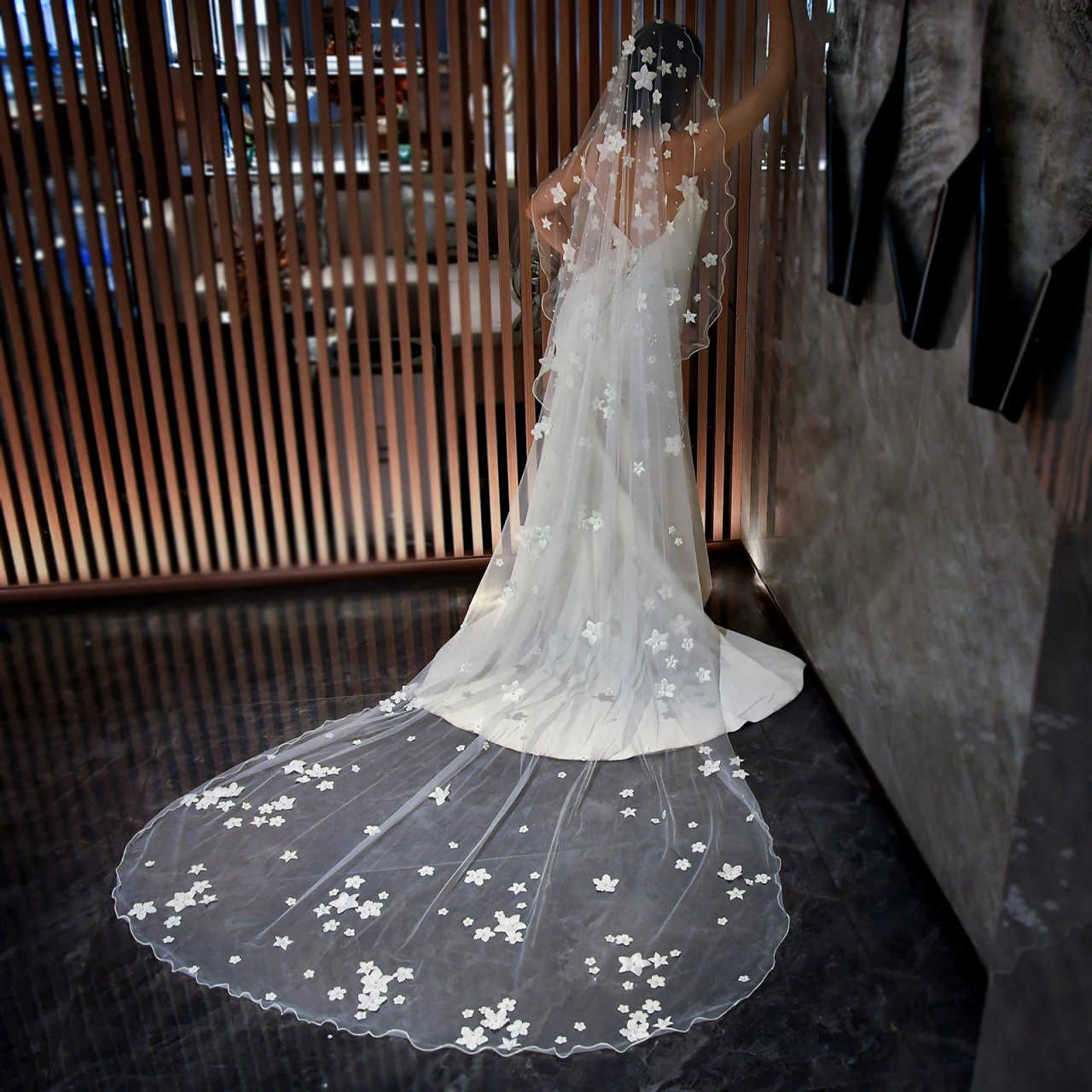 Customized Bridal Veils Pearls Beads Wedding With Handmake Flowers Cathedral Train Velo Comb Veil Accessories